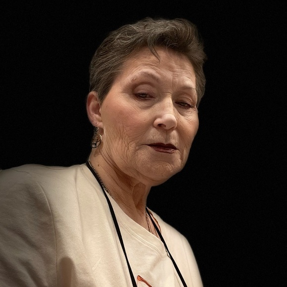 Meet your Posher, Anita - Picture 6 of 7